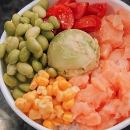 Edamame, mais, pomodorini e avocado
