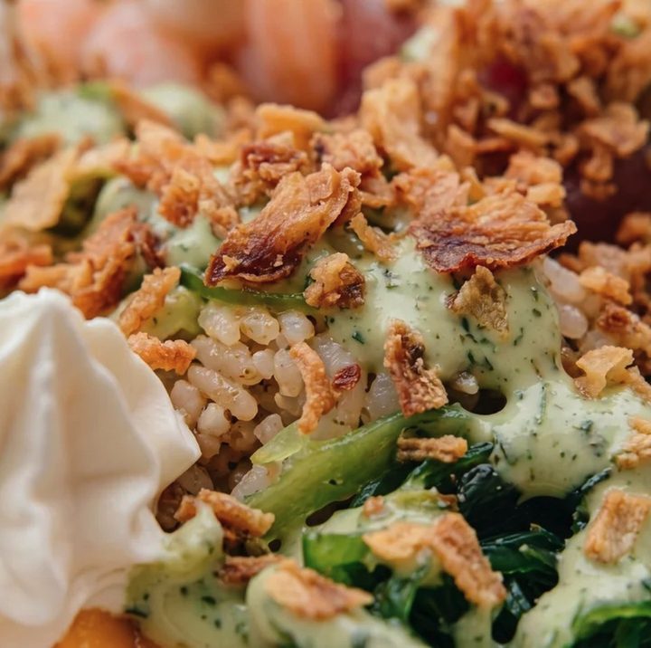 Riso, cipolla croccante e salsa verde